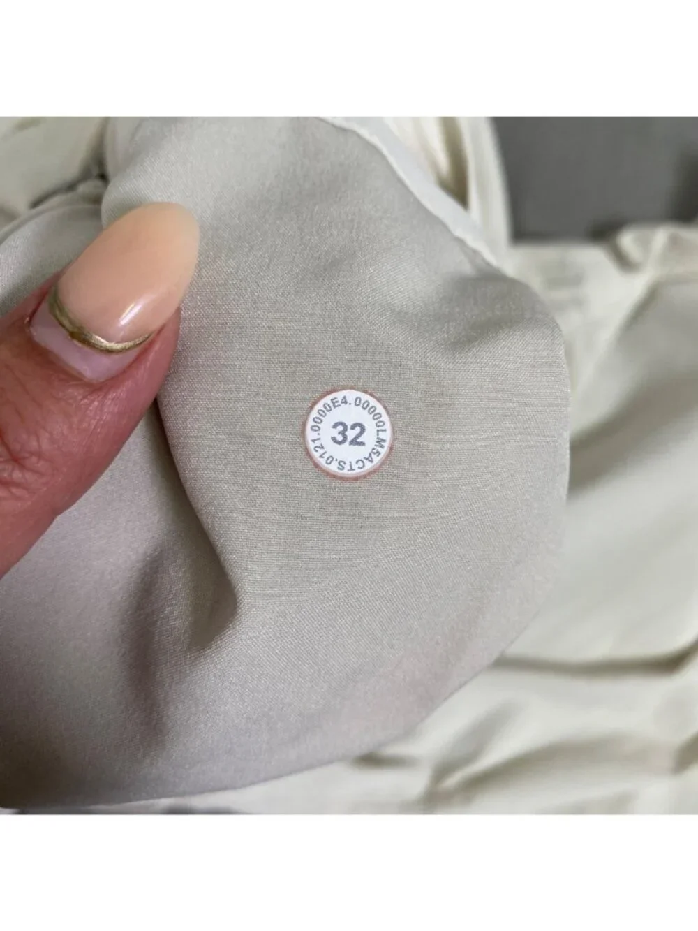 Lululemon Mens Belted Casual Pants Athleisure Neutral Beige Adjustable Belt 32